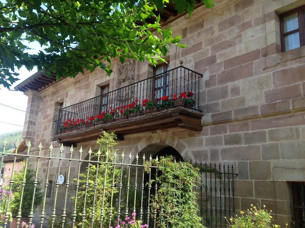 בית הארחה Treceño 	Casona De La Salceda מראה חיצוני תמונה