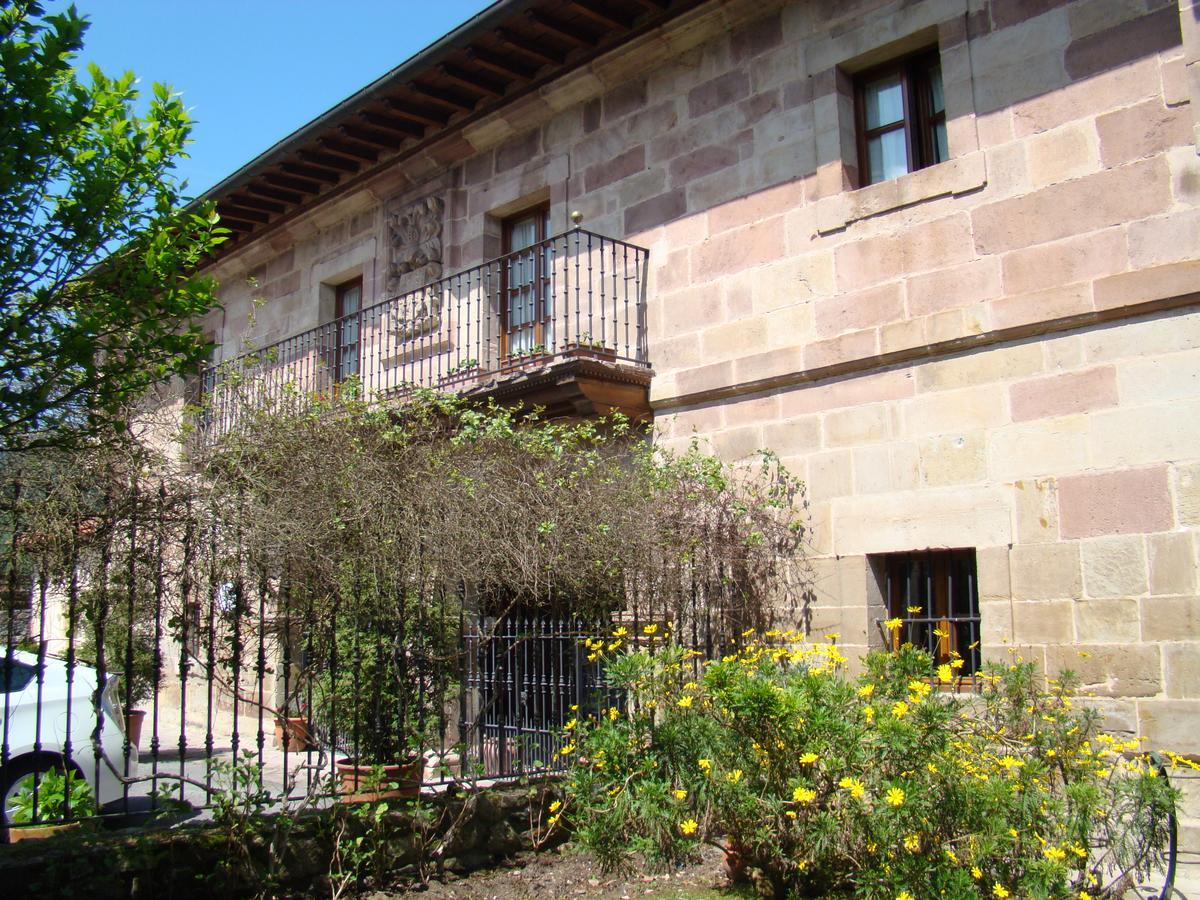 בית הארחה Treceño 	Casona De La Salceda מראה חיצוני תמונה